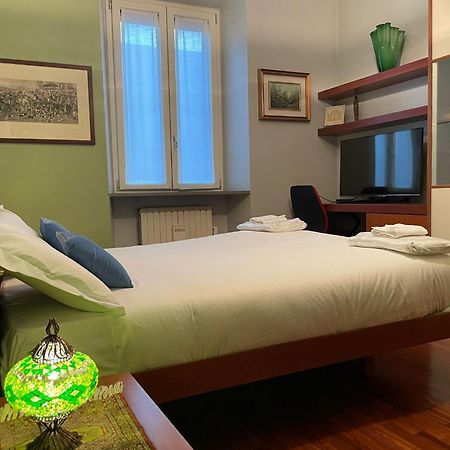 Apartamento Cozy Flat Mins Walk To Navigli And Metro Porta Genova Milán Exterior foto