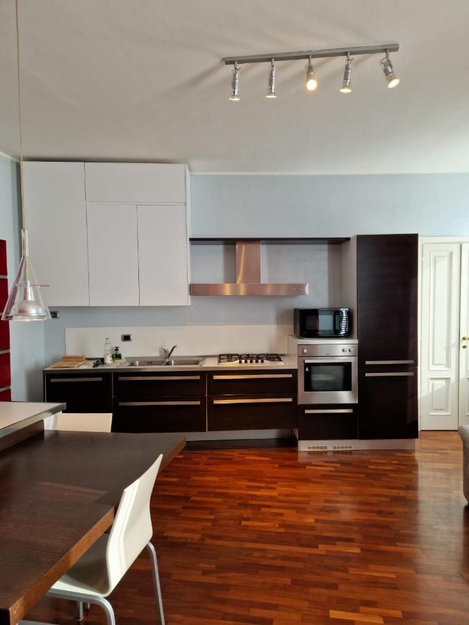 Apartamento Cozy Flat Mins Walk To Navigli And Metro Porta Genova Milán Exterior foto