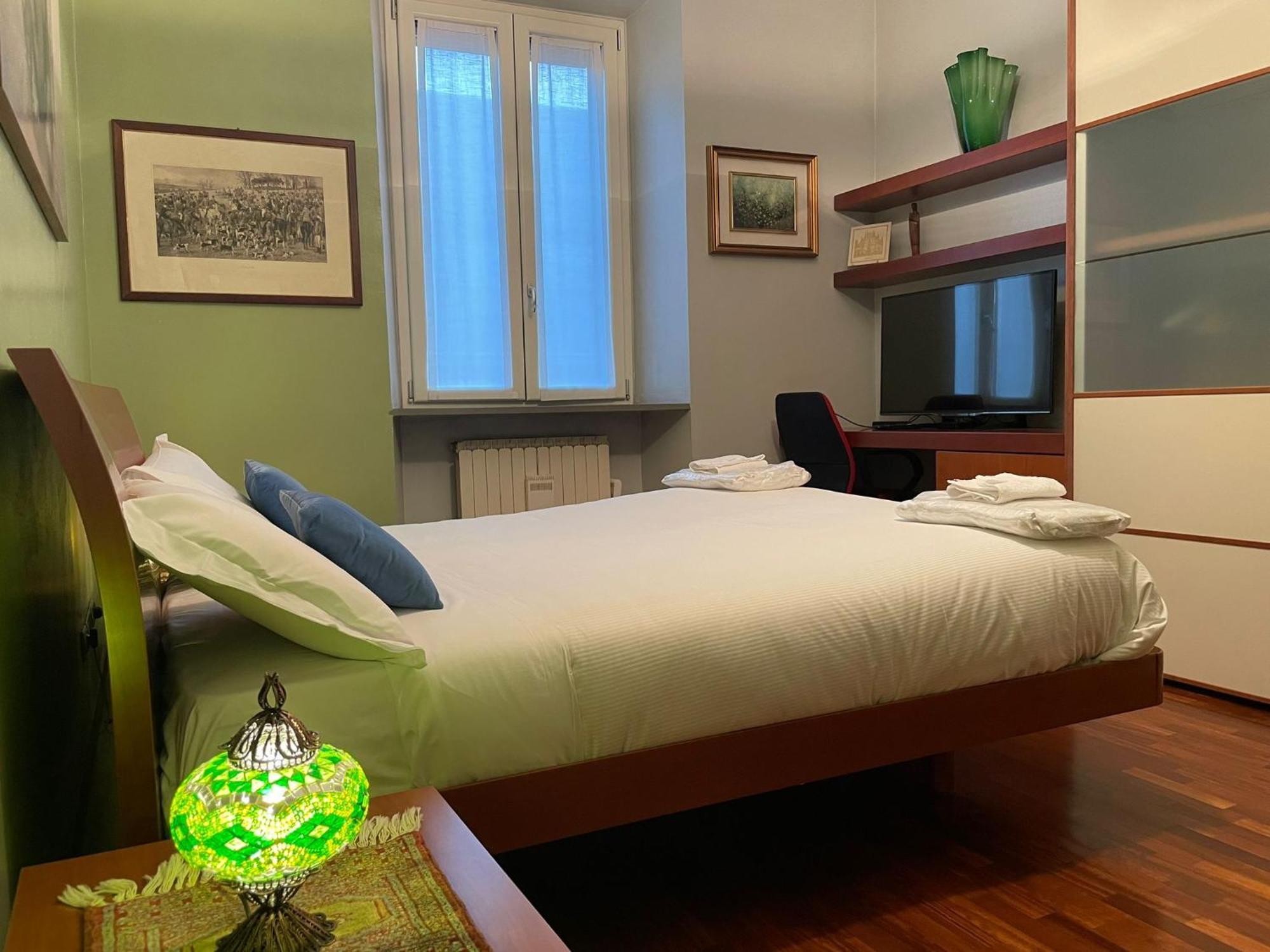 Apartamento Cozy Flat Mins Walk To Navigli And Metro Porta Genova Milán Exterior foto